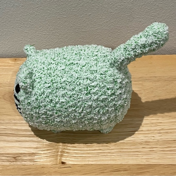 New Crochet Plushie Loaf Cat Green & White (Large) - Picture 5 of 8